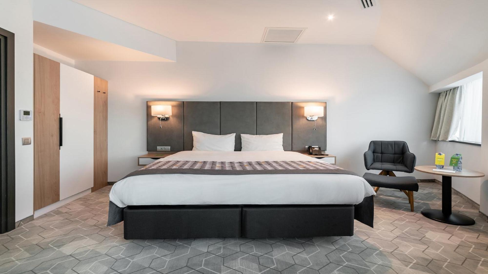 Holiday Inn Bucharest - Times, An Ihg Hotel Екстериор снимка